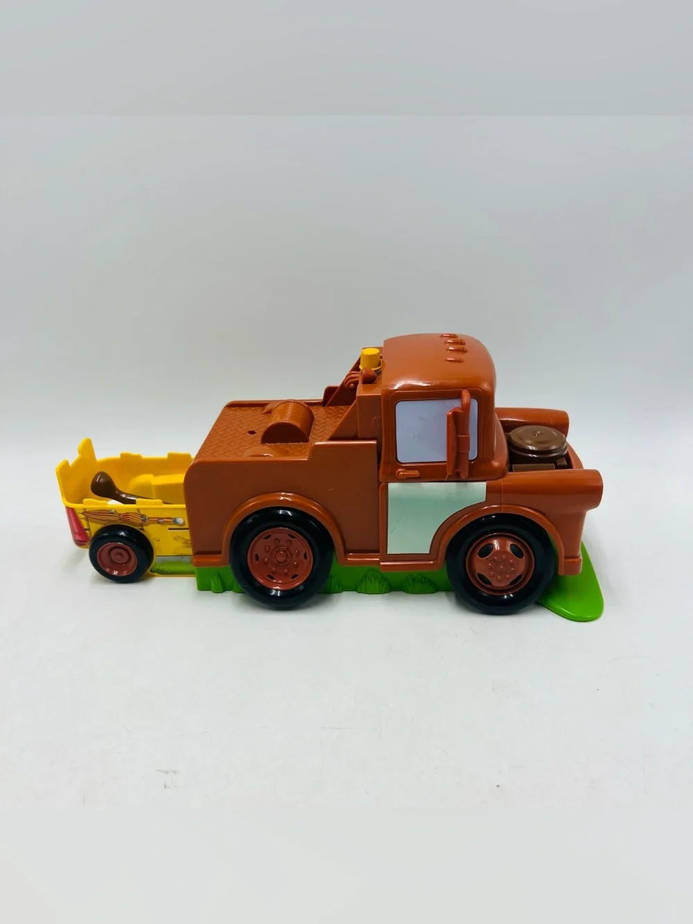Disney Pixar Cars 2 Tow Mater Golf Game Toys R Us 2010 Hasbro No Ball